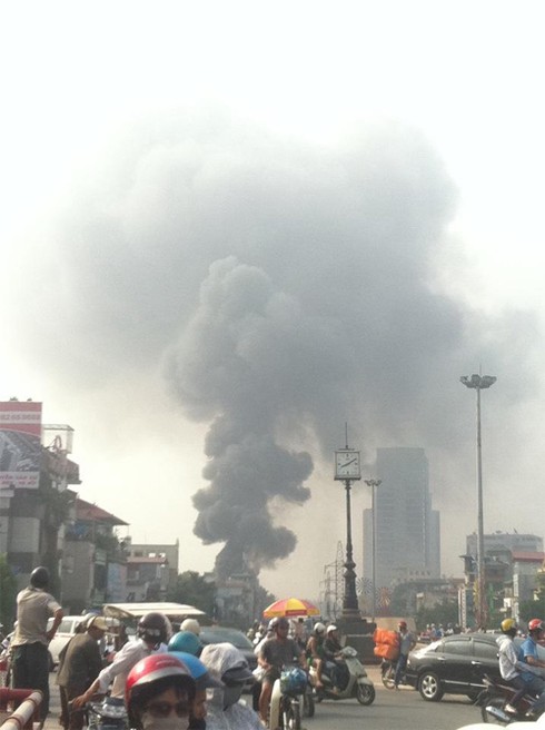 Hà Nội: Cháy lớn tại khu dân cư Hàm Tử Quan