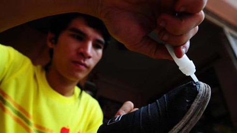 'Michael Jackson' bán kẹo kéo trên đường phố Sài thành