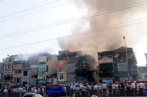 Hà Nội: Cháy lớn tại khu dân cư Hàm Tử Quan