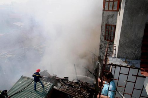 Hà Nội: Cháy lớn tại khu dân cư Hàm Tử Quan