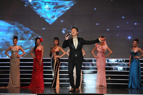 Hồ Ngọc Hà khuấy động sân khấu Hoa hậu Việt Nam