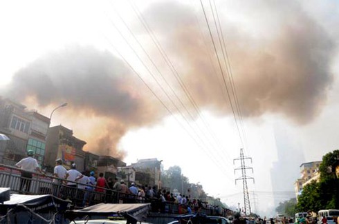 Hỗ trợ 150 triệu cho khu tập thể nhà gỗ bị cháy