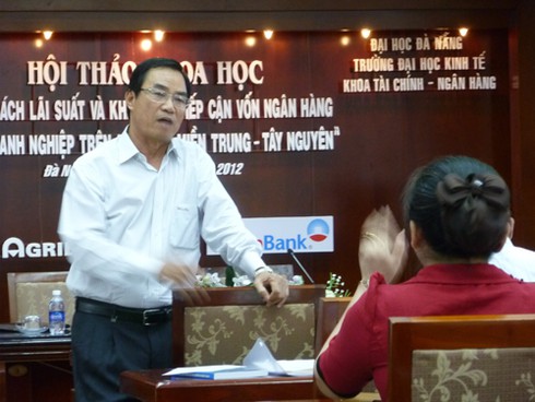 Vốn lãi suất thấp của ngân hàng chỉ cho `vay nóng`?