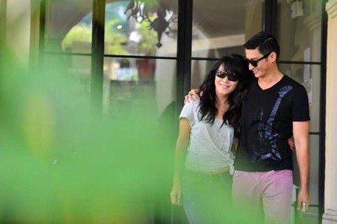 Đinh Y Nhung kể chuyện đóng 'cảnh nóng' trước mặt chồng