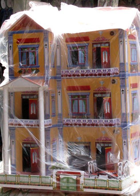 Phố Hàng Mã ngập hàng “khủng” mùa Vu Lan