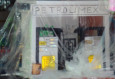 Phố Hàng Mã ngập hàng “khủng” mùa Vu Lan