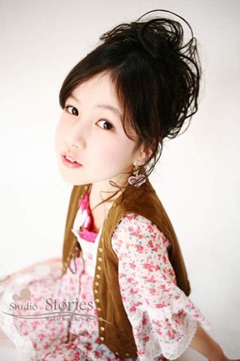 Mẫu nhí 11 tuổi người Nhật gây sốt trên mạng