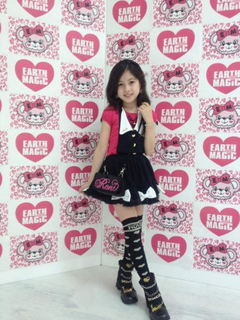 Mẫu nhí 11 tuổi người Nhật gây sốt trên mạng