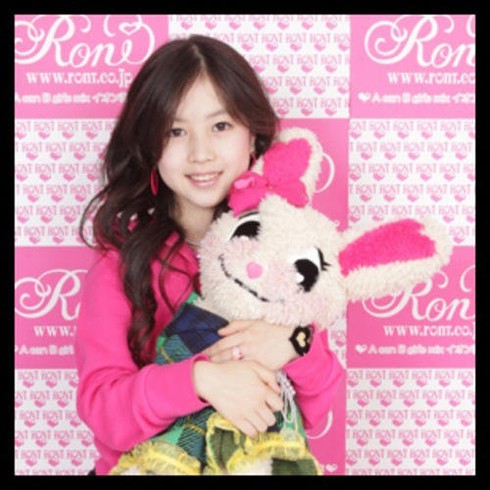 Mẫu nhí 11 tuổi người Nhật gây sốt trên mạng