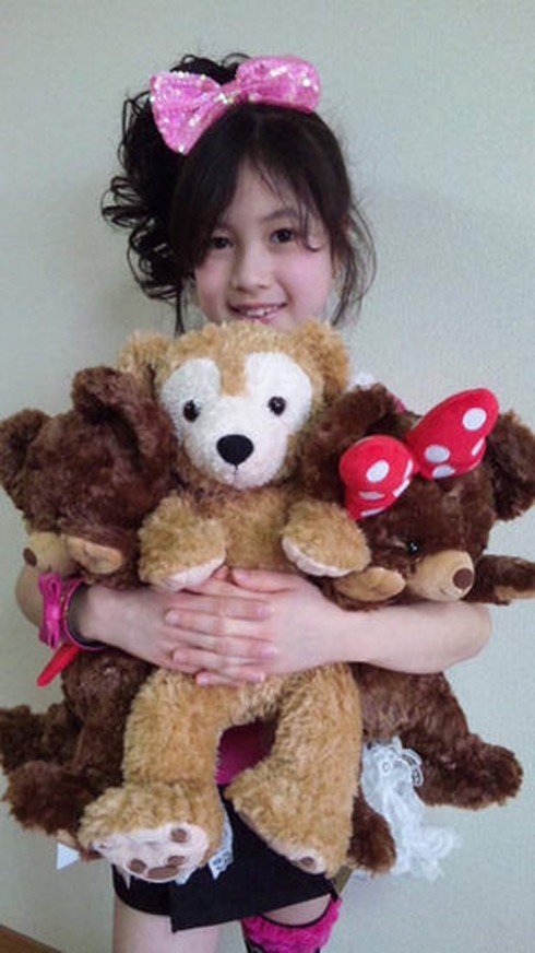 Mẫu nhí 11 tuổi người Nhật gây sốt trên mạng