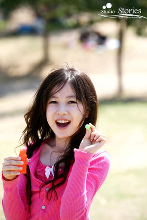 Mẫu nhí 11 tuổi người Nhật gây sốt trên mạng