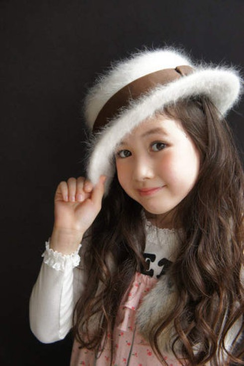 Mẫu nhí 11 tuổi người Nhật gây sốt trên mạng