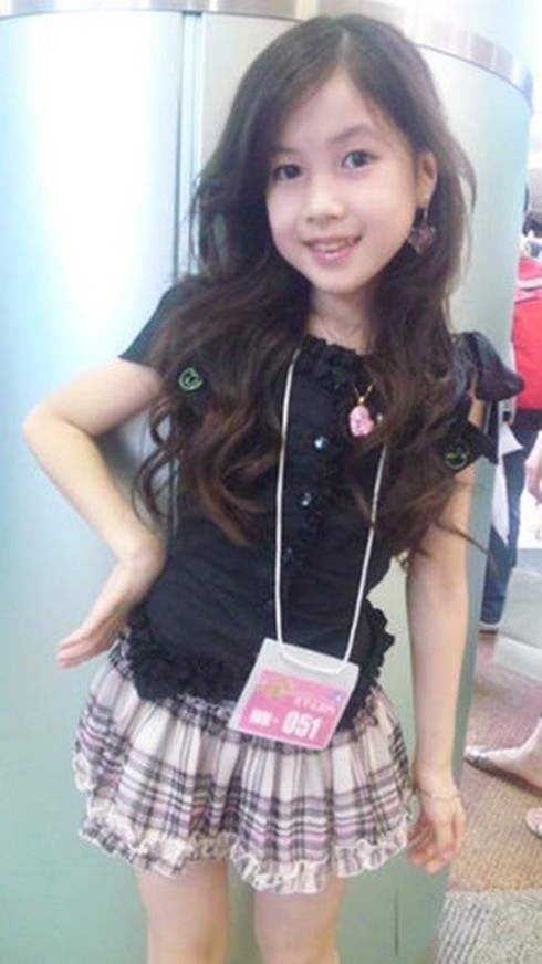 Mẫu nhí 11 tuổi người Nhật gây sốt trên mạng