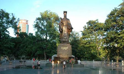 Biến nhà cao tầng, trung tâm thương mại bất hợp lý thành công viên