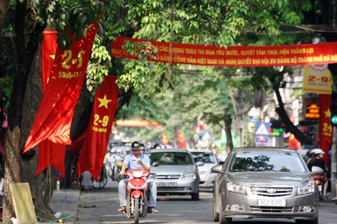 Hình ảnh Hà Nội rực rỡ cờ hoa chào Quốc Khánh
