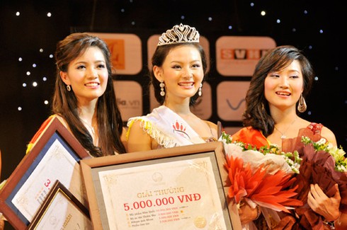 Cô giáo 9X khiến nam sinh trường Ams 'chao đảo'