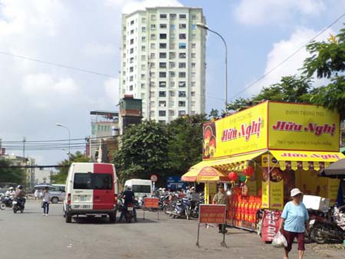 Hà Nội dẹp vỉa hè để `chiều` DN bán bánh trung thu?