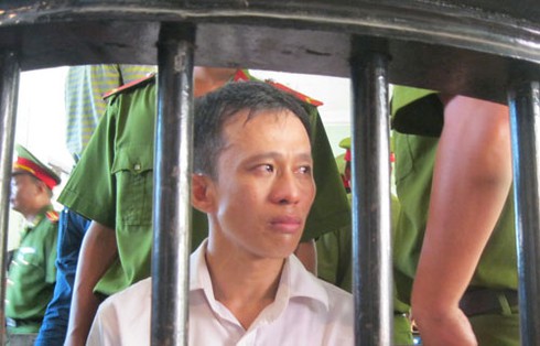 Vợ Nguyễn Đức Tiềm phải lánh mặt khi tòa tuyên án