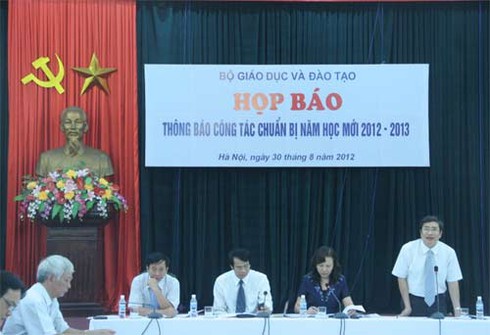 Bộ Giáo dục quyết chống lạm thu