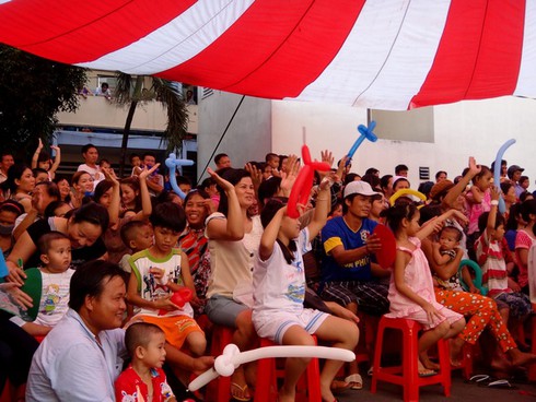 Bệnh nhi xúc động trong `Mang âm nhạc vào bệnh viện`