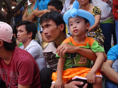 Bệnh nhi xúc động trong `Mang âm nhạc vào bệnh viện`