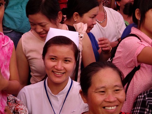 Bệnh nhi xúc động trong `Mang âm nhạc vào bệnh viện`