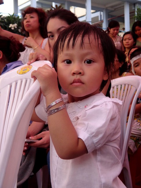 Bệnh nhi xúc động trong `Mang âm nhạc vào bệnh viện`