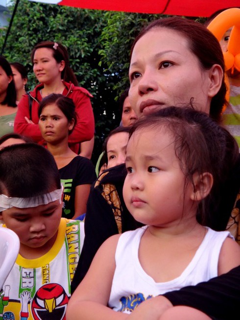 Bệnh nhi xúc động trong `Mang âm nhạc vào bệnh viện`