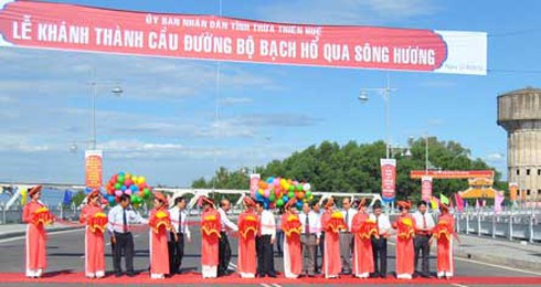 Thừa Thiên - Huế: Thông xe cầu Bạch Hổ bắc qua sông Hương