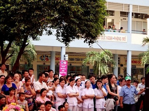 Bệnh nhi xúc động trong `Mang âm nhạc vào bệnh viện`