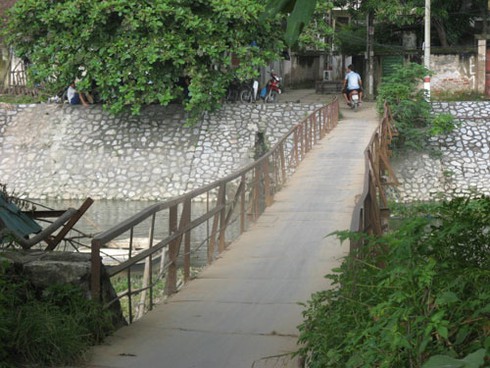 Thót tim qua chiếc cầu “nẩy”