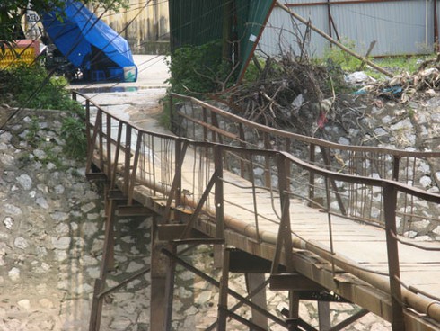 Thót tim qua chiếc cầu “nẩy”