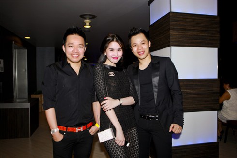 `Nữ hoàng nội y` Ngọc Trinh diện đầm đen dự tiệc ở Mỹ