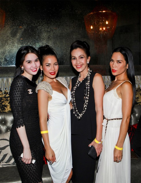 `Nữ hoàng nội y` Ngọc Trinh diện đầm đen dự tiệc ở Mỹ