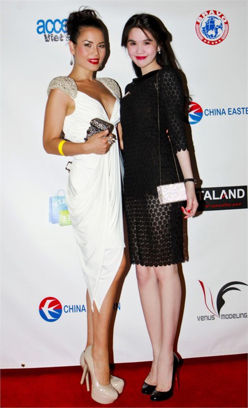 `Nữ hoàng nội y` Ngọc Trinh diện đầm đen dự tiệc ở Mỹ