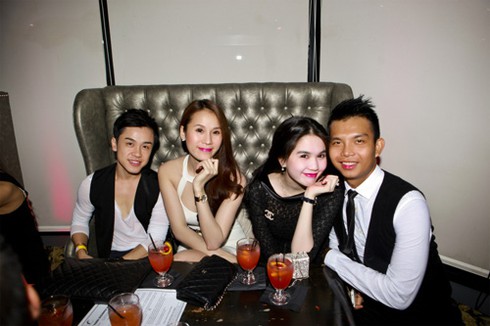 `Nữ hoàng nội y` Ngọc Trinh diện đầm đen dự tiệc ở Mỹ