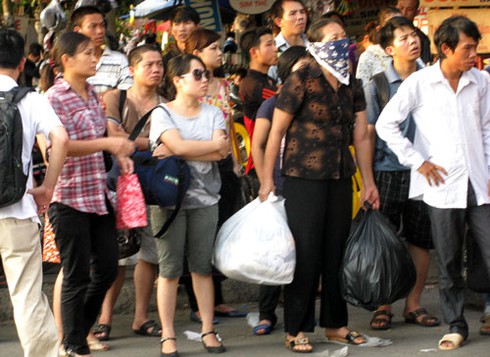 Hàng vạn người ồ ạt rời Thủ đô
