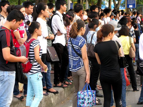 Hàng vạn người ồ ạt rời Thủ đô