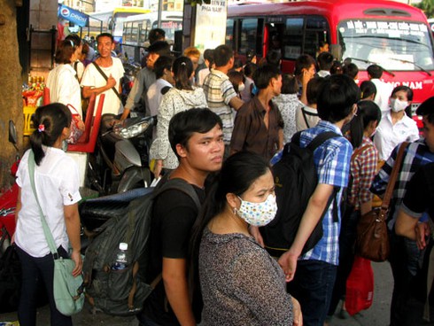 Hàng vạn người ồ ạt rời Thủ đô