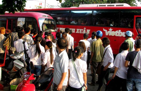 Hàng vạn người ồ ạt rời Thủ đô