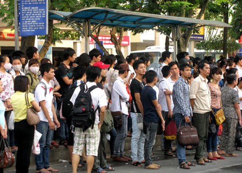 Hàng vạn người ồ ạt rời Thủ đô