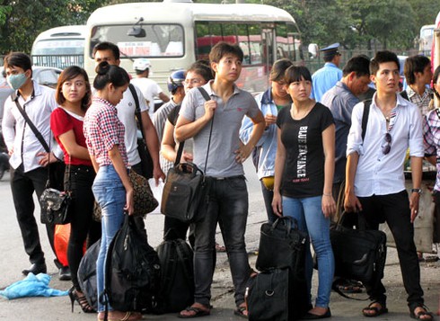 Hàng vạn người ồ ạt rời Thủ đô