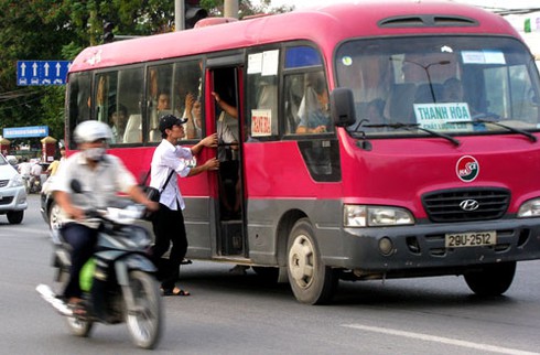 Hàng vạn người ồ ạt rời Thủ đô