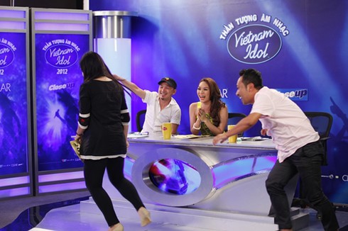 Quốc Trung bị 'tố' coi thường thí sinh Vietnam Idol