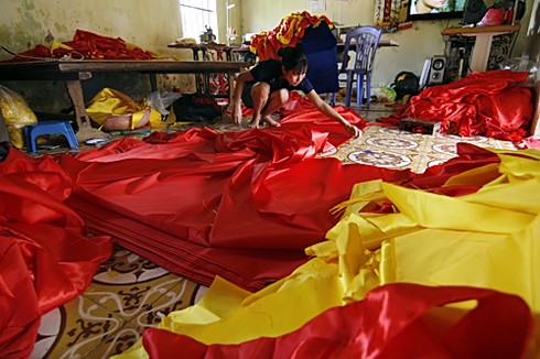 Một gia đình 70 năm may cờ Tổ quốc