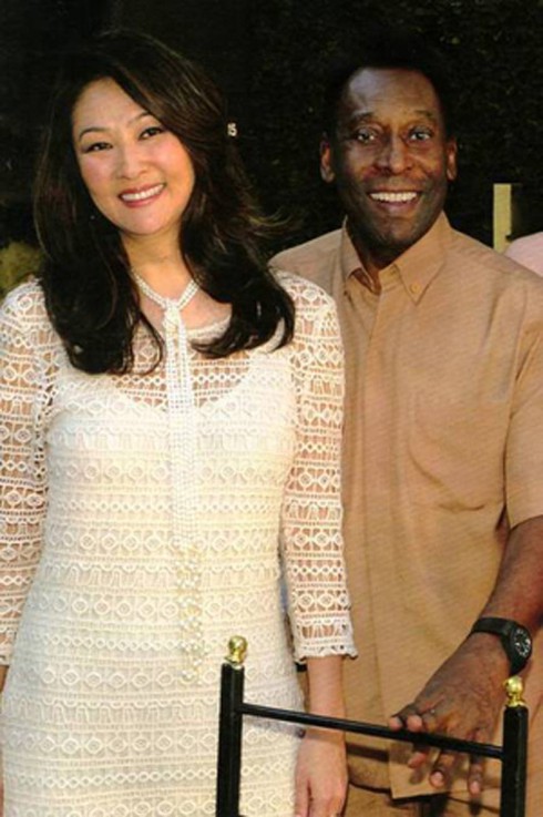 'Vua bóng đá' Pele trúng tiếng sét ái tình ở tuổi 72