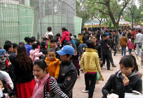 Khu vui chơi đông nghẹt ngày nghỉ lễ