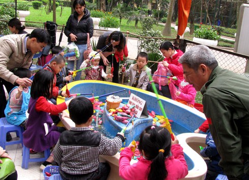 Khu vui chơi đông nghẹt ngày nghỉ lễ