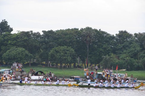 Huế vào hội đua ghe và thuyền rồng truyền thống