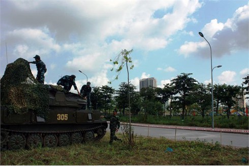 Pháo tự hành, tên lửa trực chiến bảo vệ Hà Nội dịp nghỉ lễ